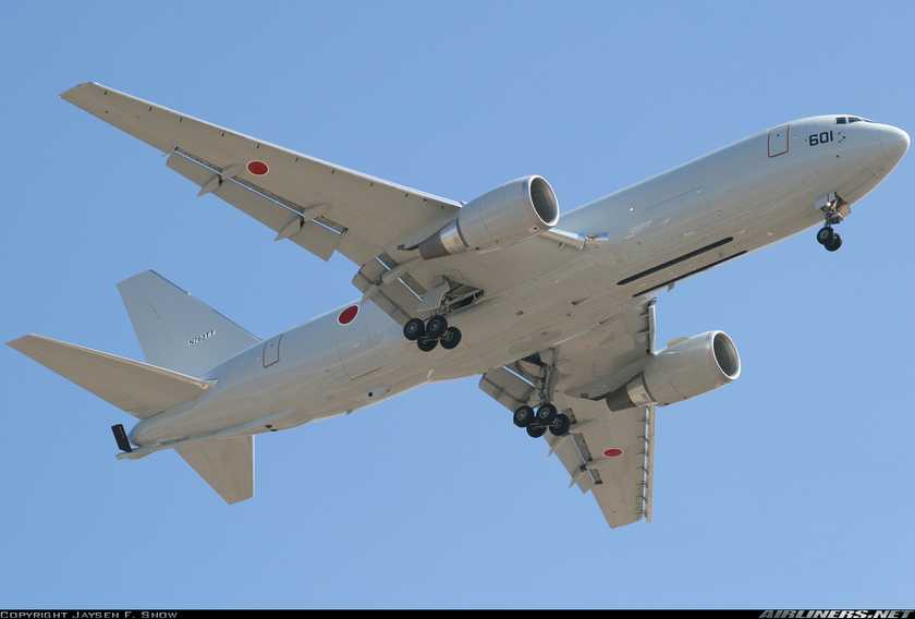 Тяжелый самолет-заправщик Боинг KC-767J 